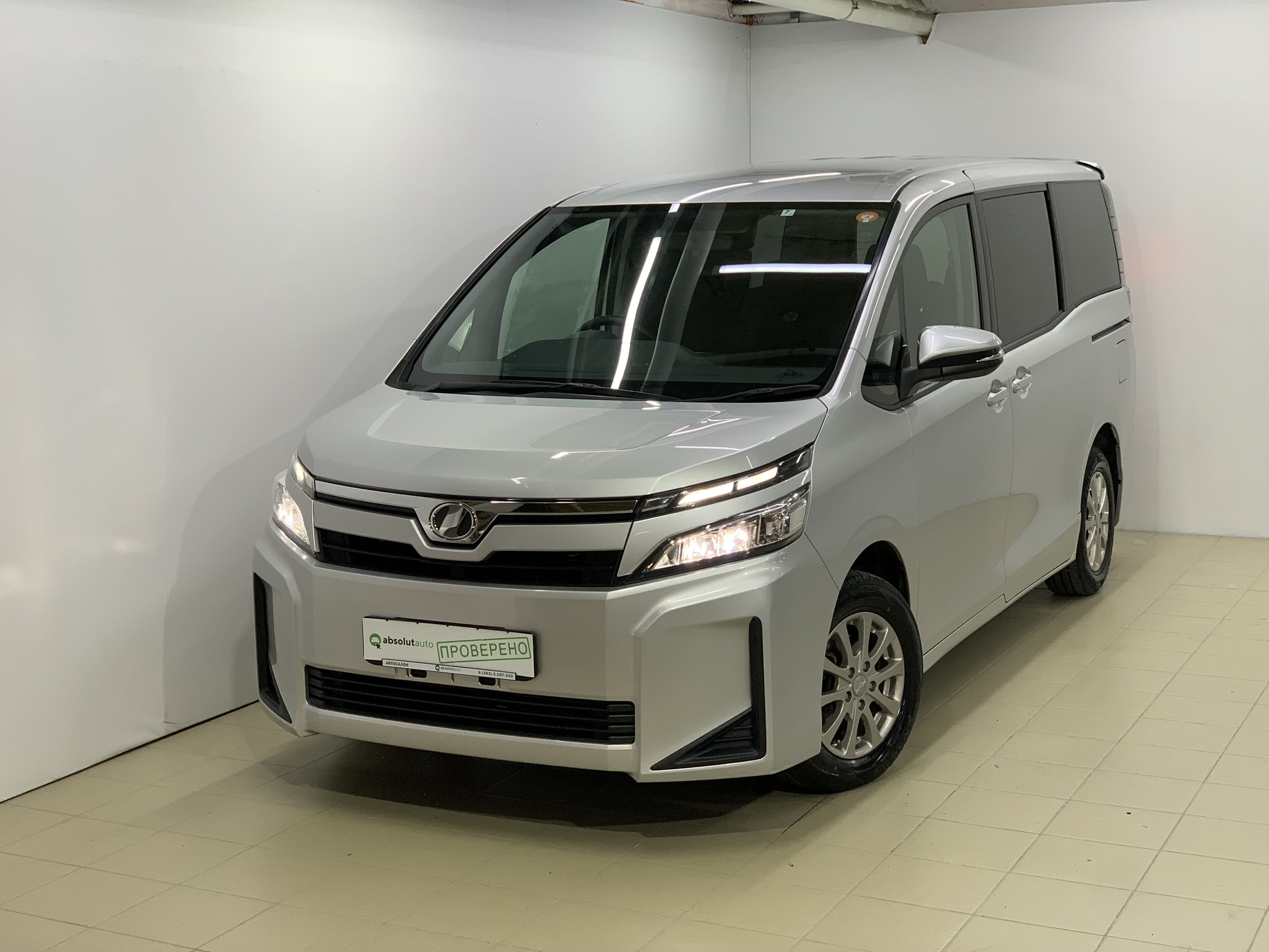 Toyota Voxy 2018 С„РѕС‚Рѕ