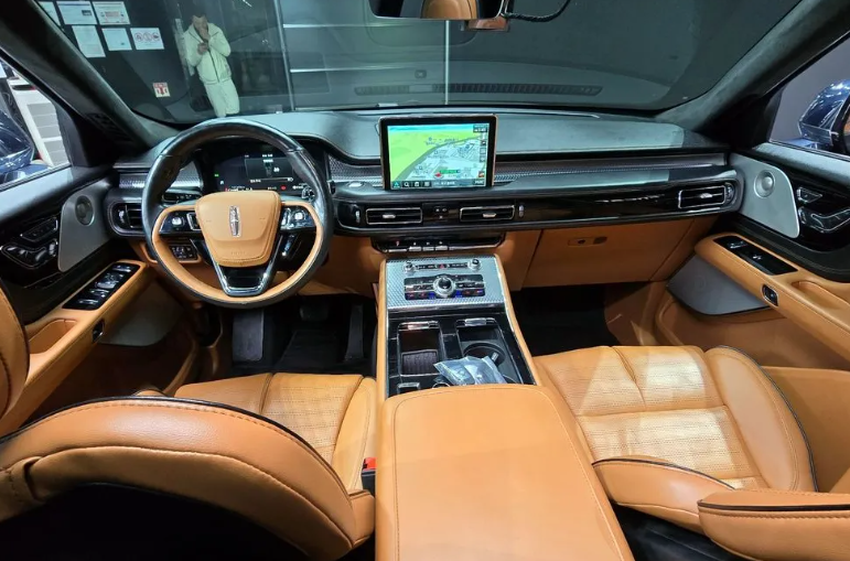 Lincoln Aviator