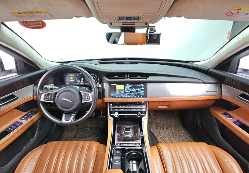 Jaguar XF