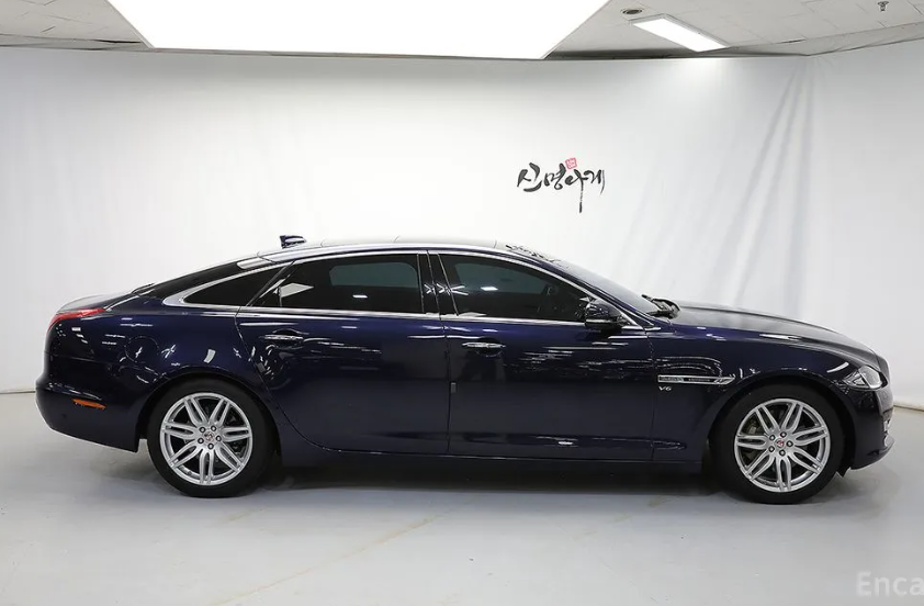 Jaguar XJ