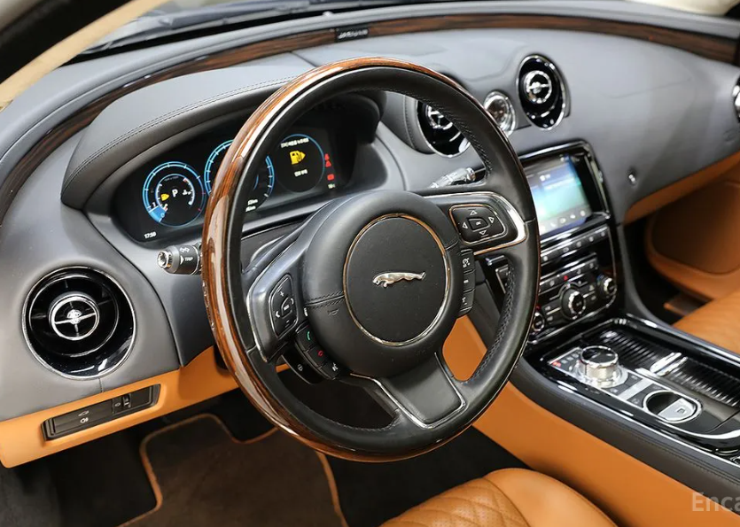 Jaguar XJ