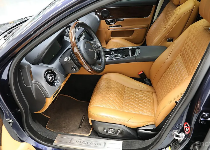 Jaguar XJ