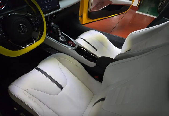 Lotus Emira x2