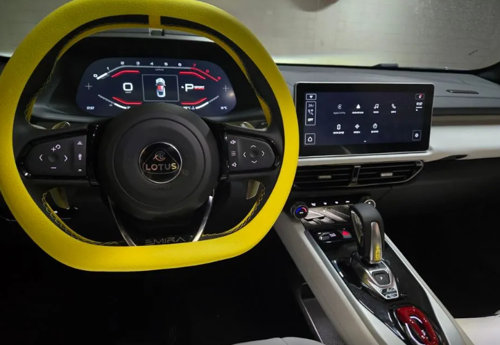 Lotus Emira x2