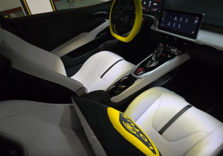 Lotus Emira x2