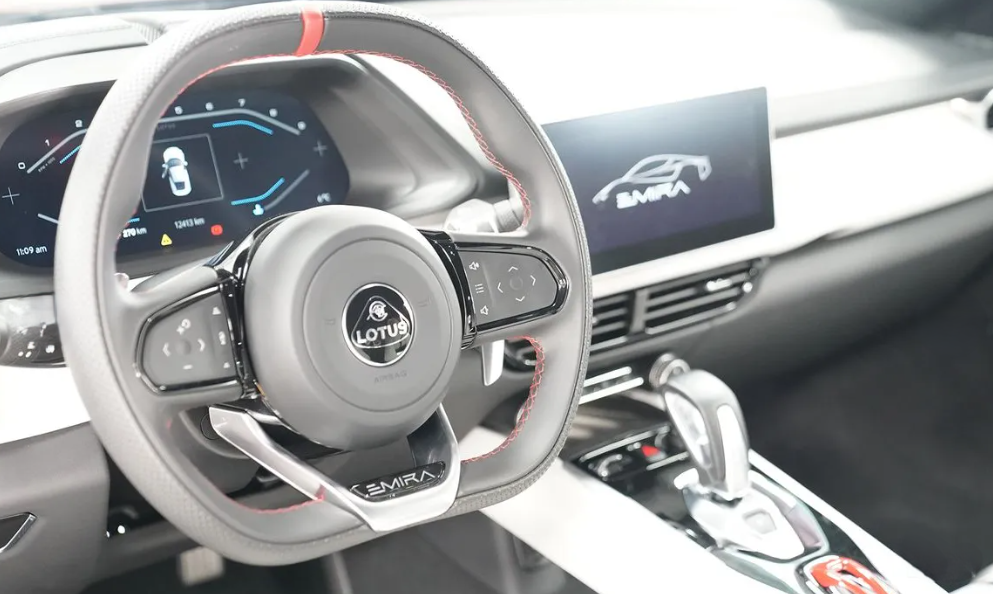 Lotus Emira x2