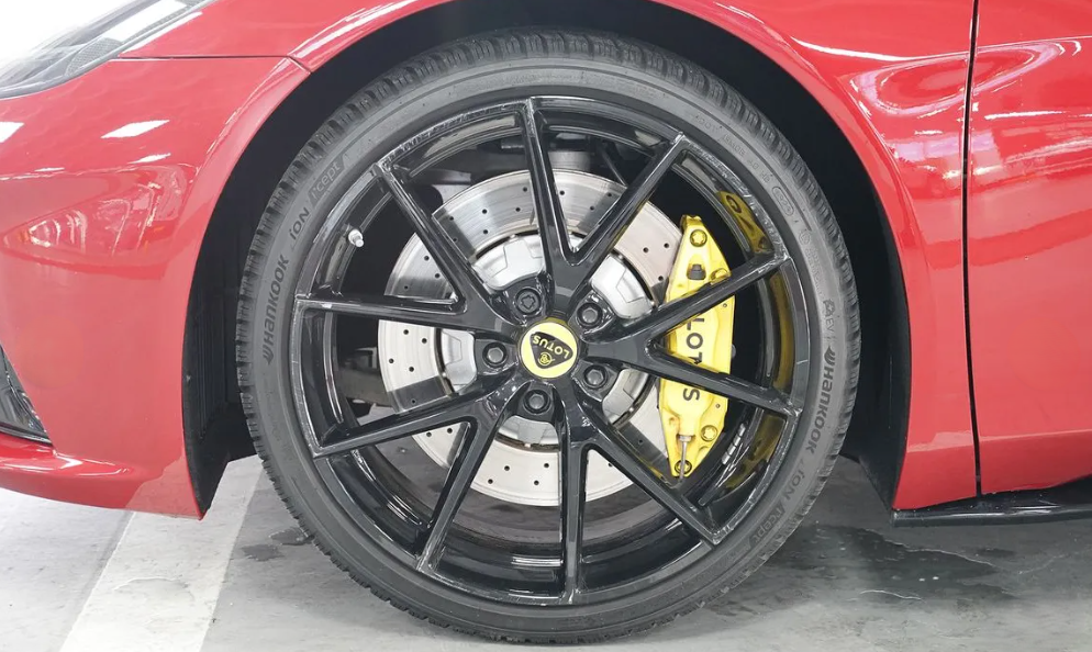 Lotus Emira x2
