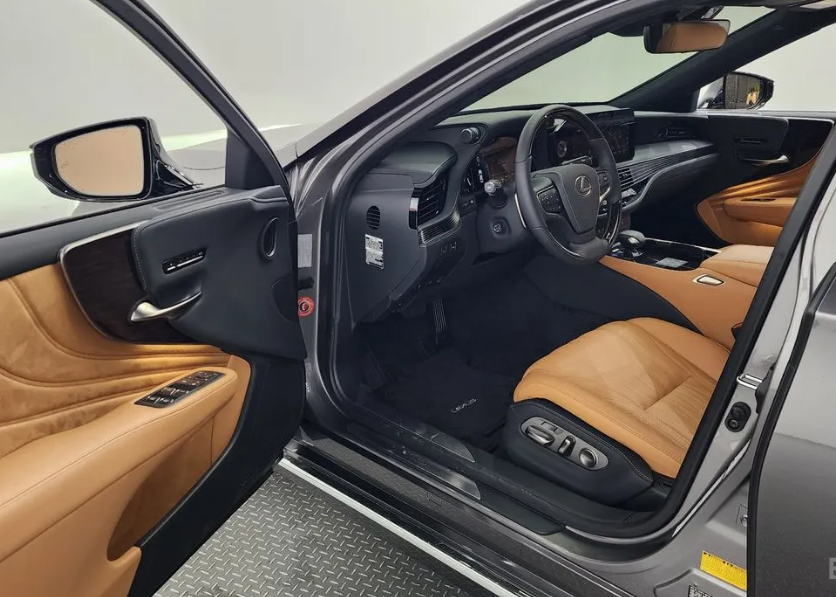 Lexus LS