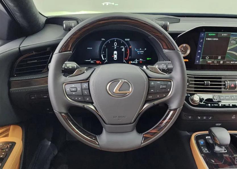 Lexus LS
