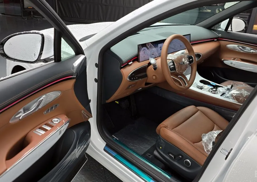 Genesis Gv70