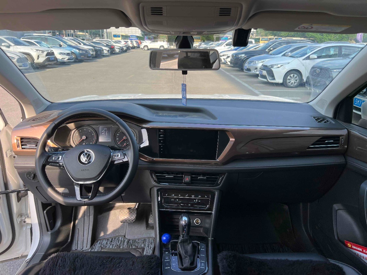 Volkswagen Tharu