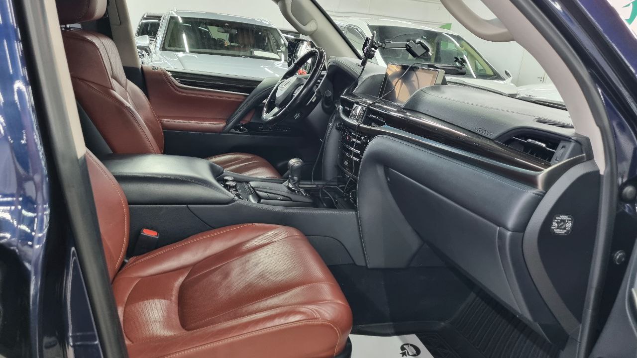 Lexus LX