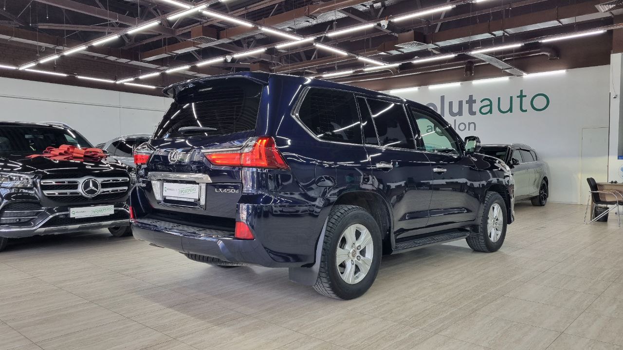 Lexus LX