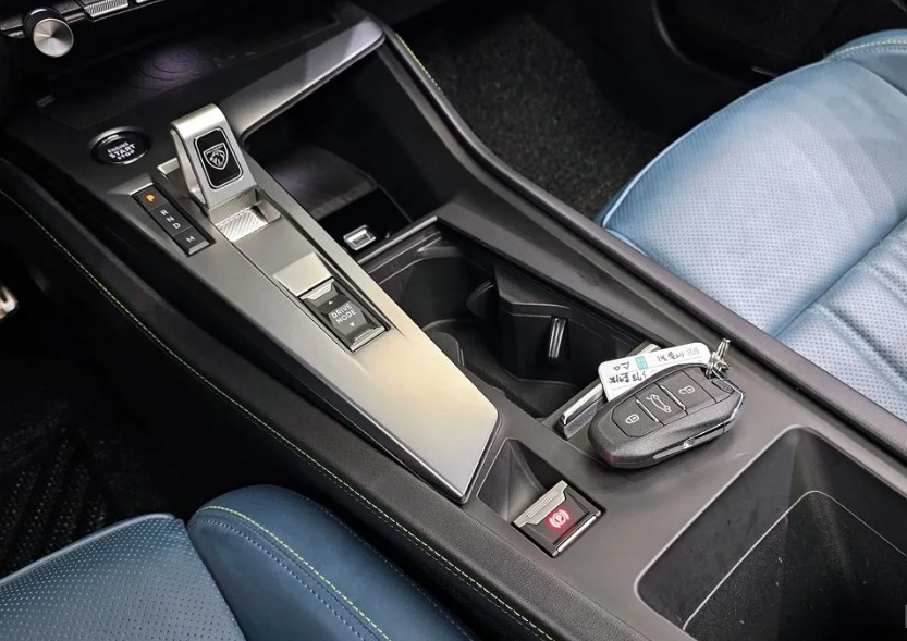 Peugeot 408