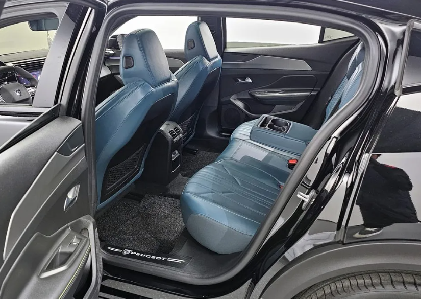 Peugeot 408