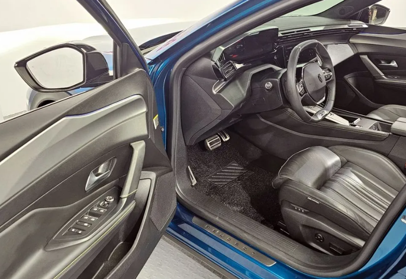 Peugeot 408