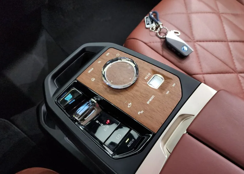 BMW iX