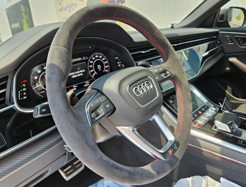 Audi RSQ8