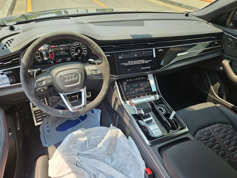Audi RSQ8