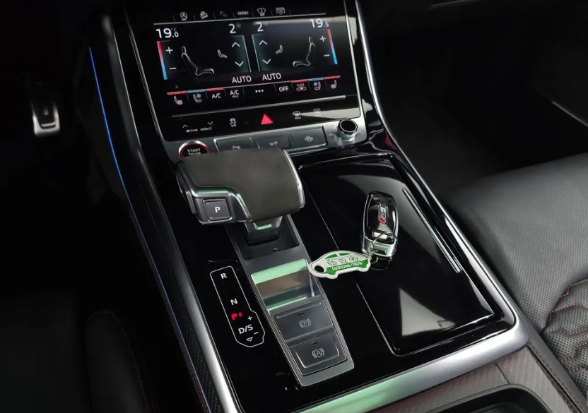 Audi RSQ8