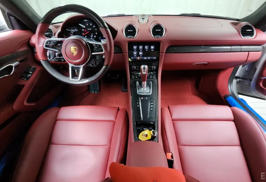 Porsche 718 Cayman
