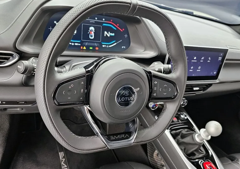 Lotus Emira x2