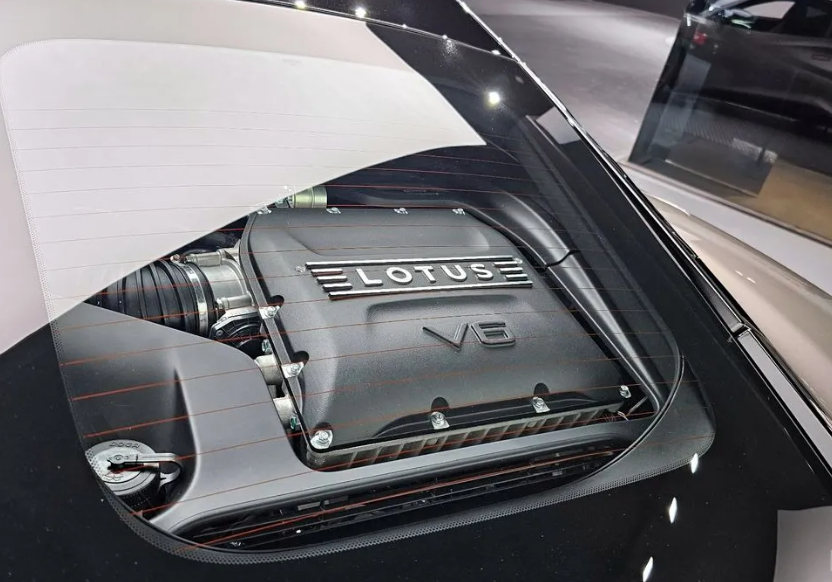 Lotus Emira x2