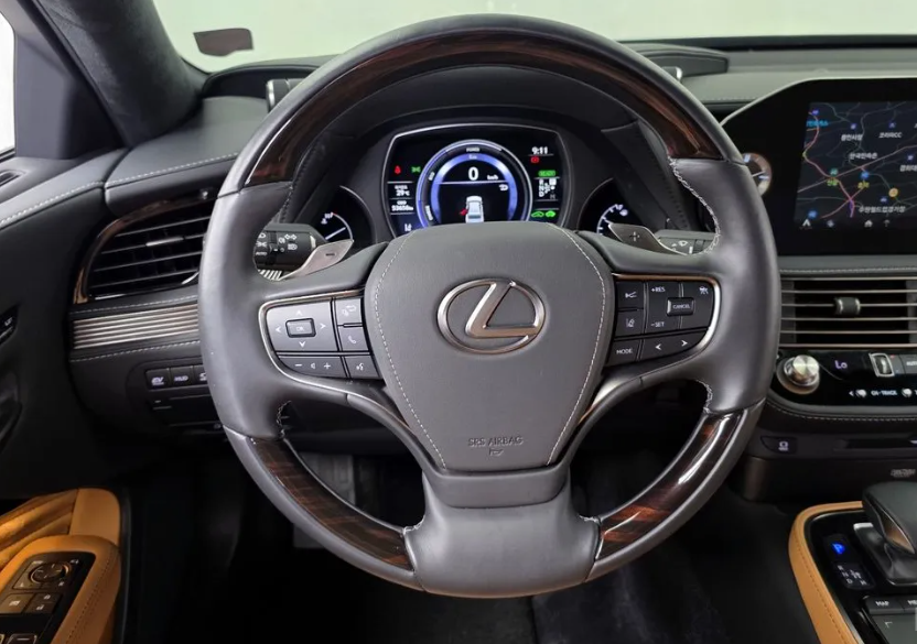 Lexus LS