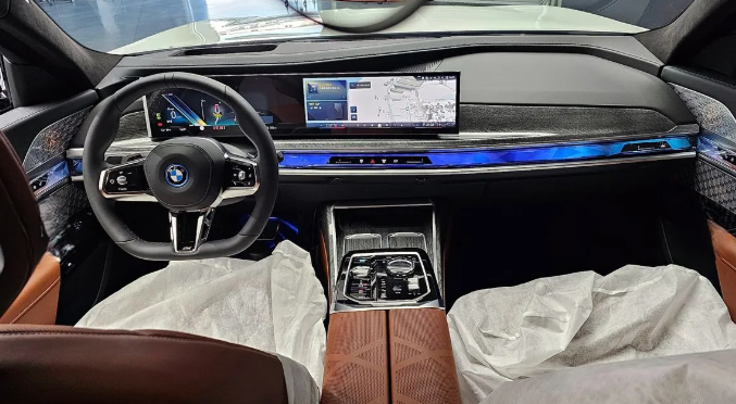 BMW i7