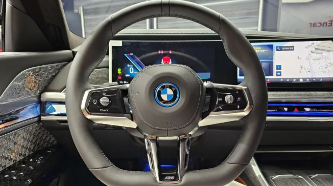 BMW i7
