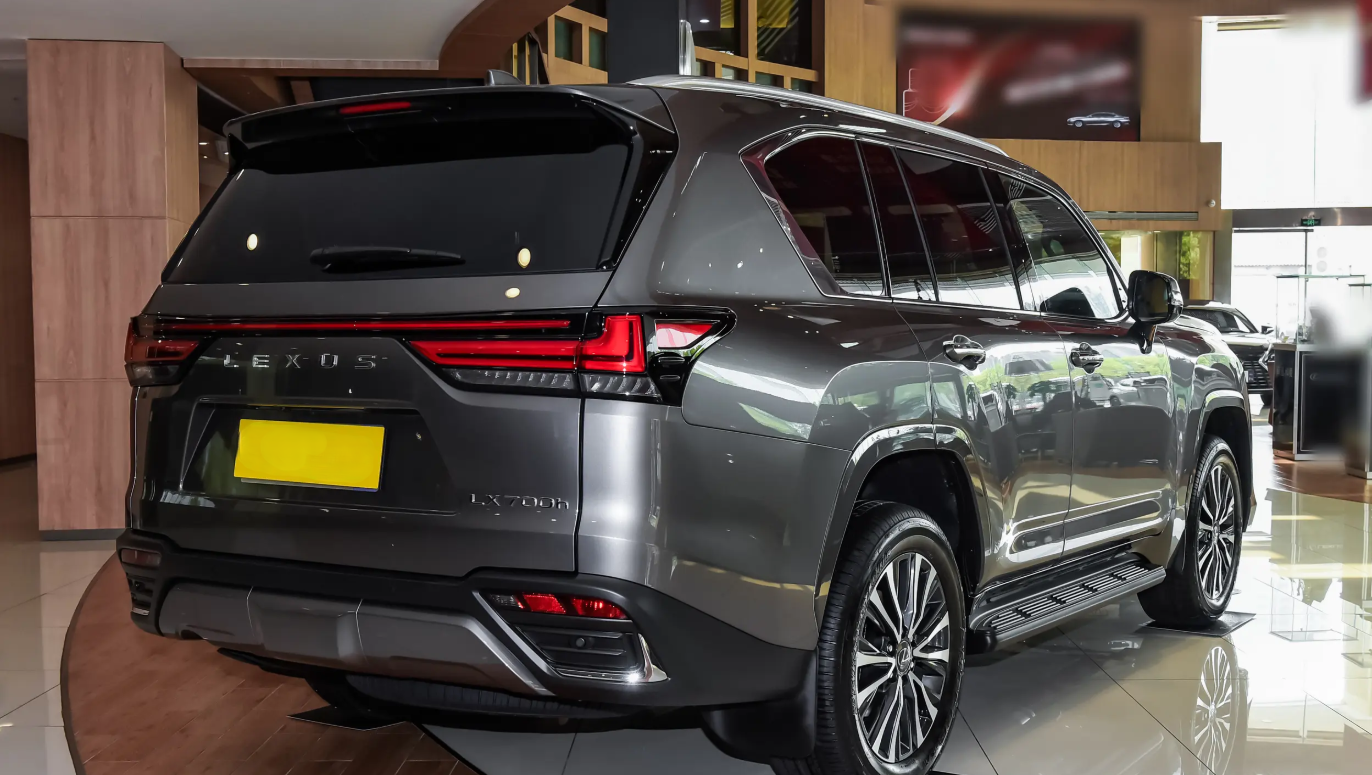 Lexus LX700