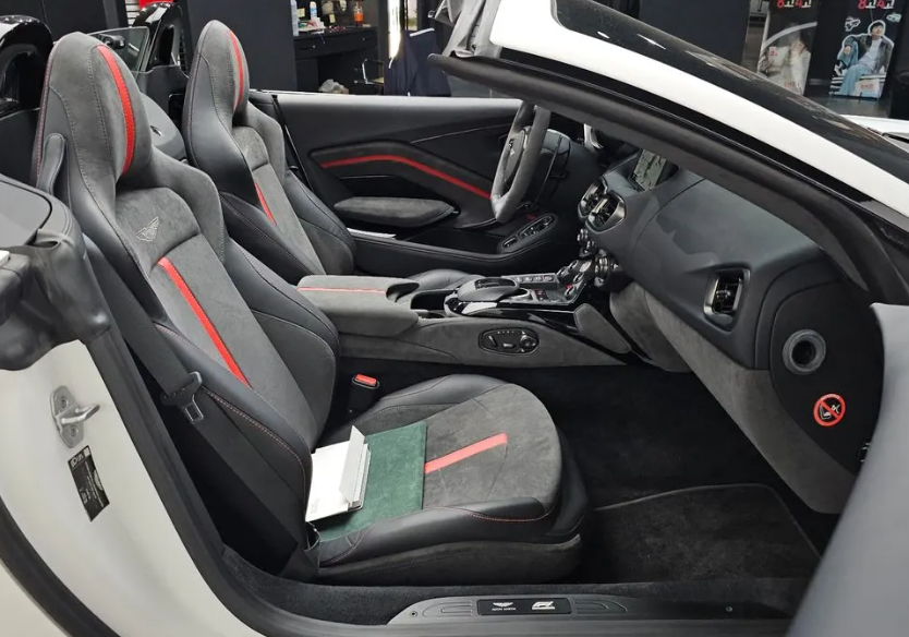 Aston Martin V8 Vantage