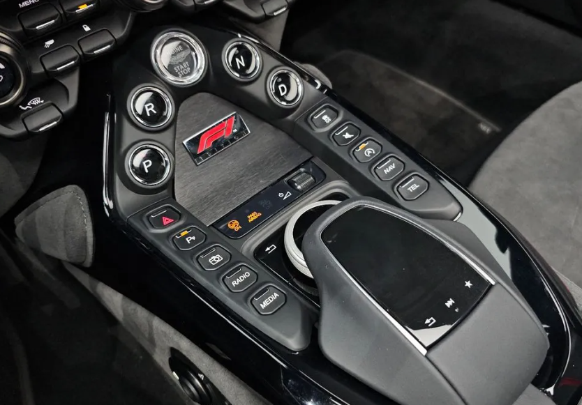 Aston Martin V8 Vantage