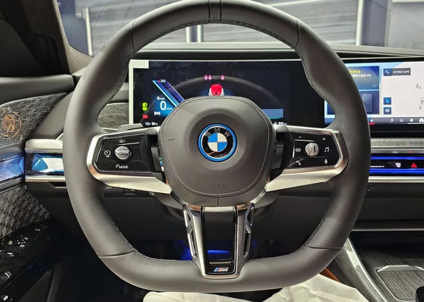 BMW i7