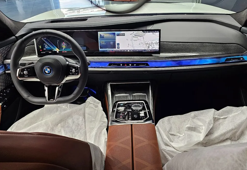 BMW i7